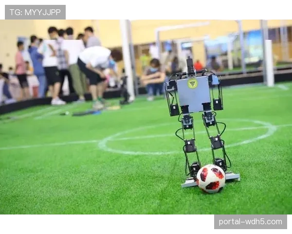 编程机器人足球、机器人格斗等科技体育项目吸引青少年参与